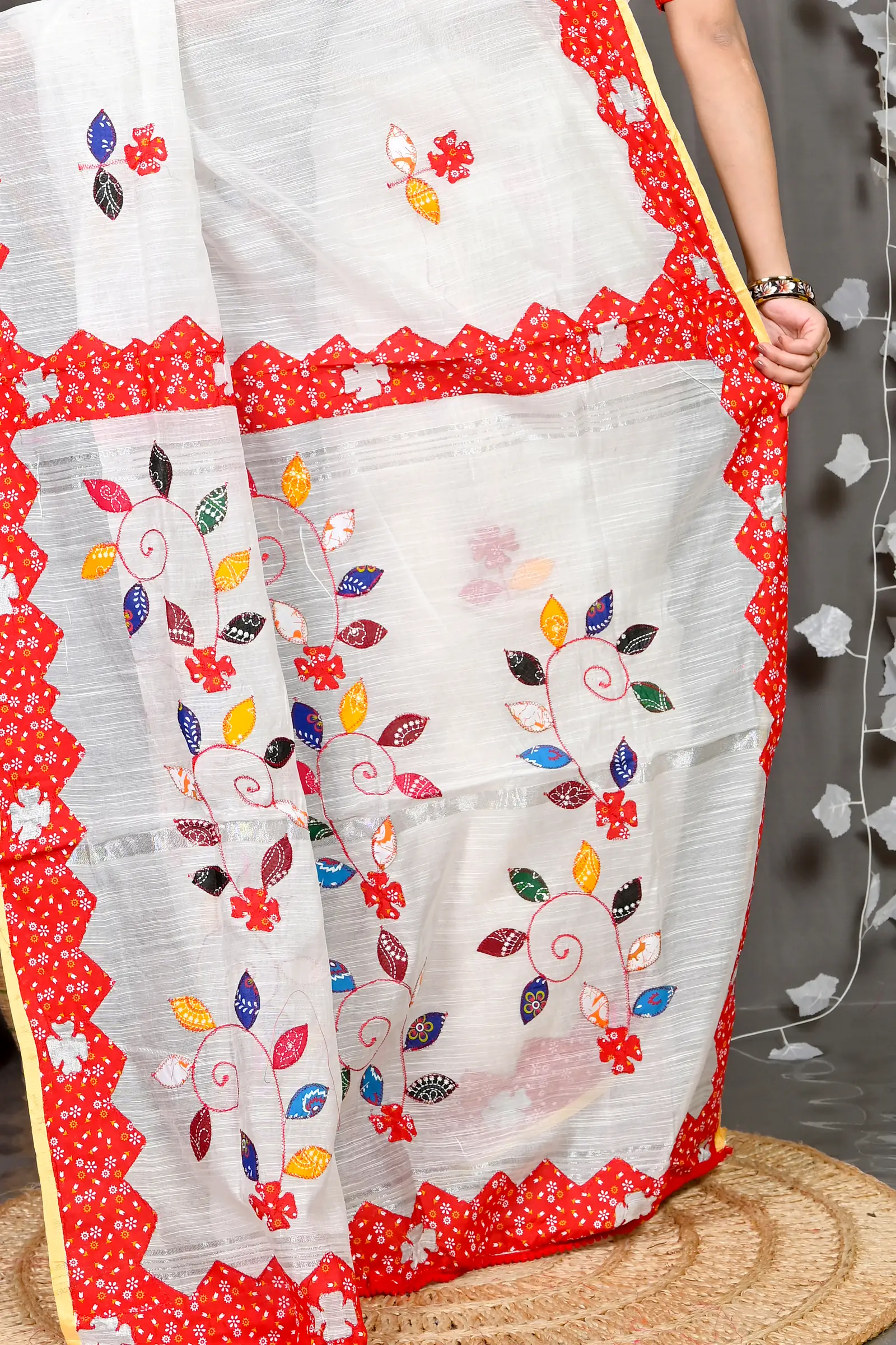 White Cotton Blended Parik Applique Saree (327)